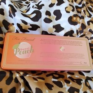 Too Faced Makeup - Too Faced Sweet Peach Eyeshadow Palette Too Faced Makeup - Too Faced Sweet Peach Eyeshadow Palette